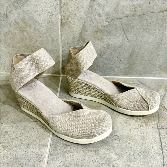 CHARLESTON SHOE CO. Shoes - Charleston Shoe OBX Linen size 6